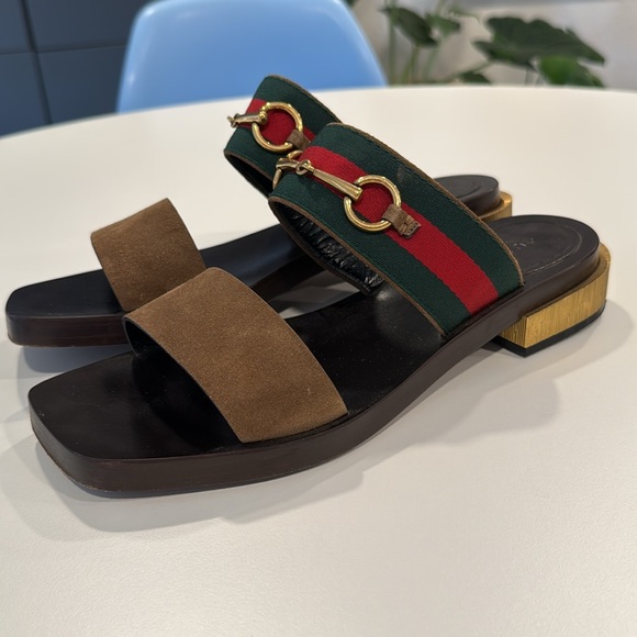 Gucci Women’s 39+ Suede Flat Gold Heel - Picture 7 of 10